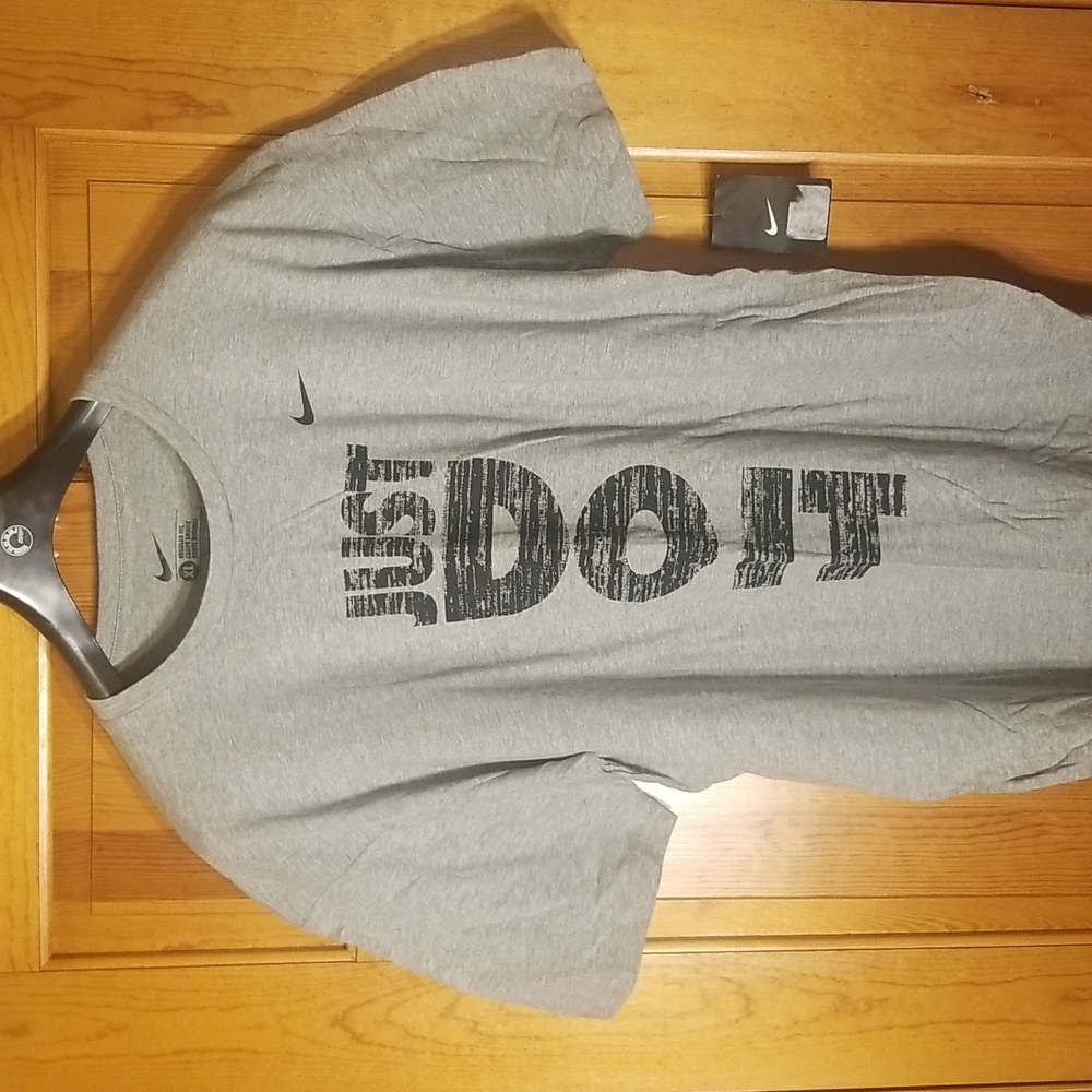 NIKE TEE SHIRT XL